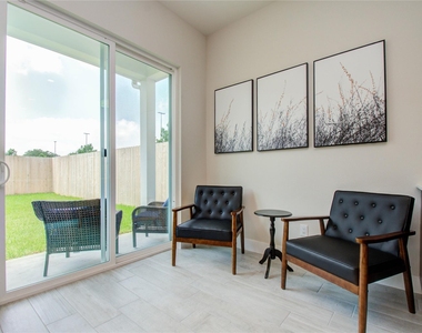 4914 Noble Street - Photo Thumbnail 11