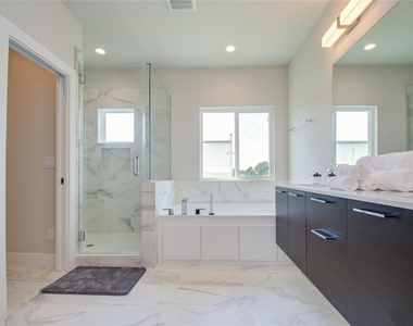 4914 Noble Street - Photo Thumbnail 15
