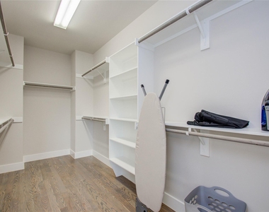 4914 Noble Street - Photo Thumbnail 18