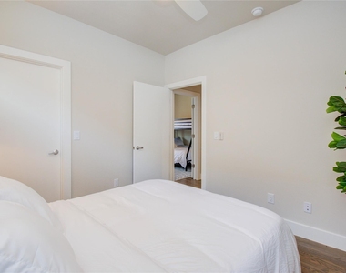 4914 Noble Street - Photo Thumbnail 26