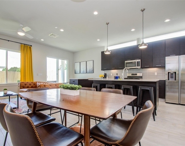 4914 Noble Street - Photo Thumbnail 10
