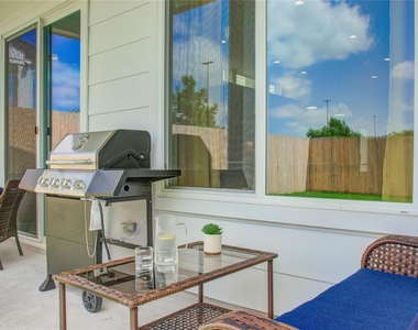 4914 Noble Street - Photo Thumbnail 27