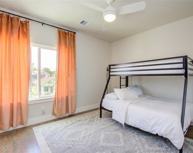 4914 Noble Street - Photo Thumbnail 21
