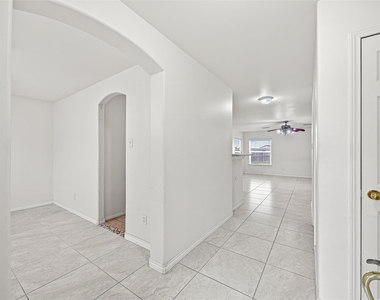 7331 Wimberly Oaks Lane - Photo Thumbnail 2