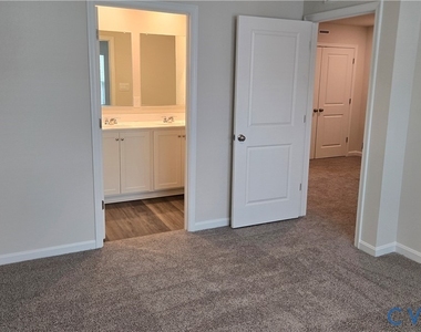 6013 Banyan Lane - Photo Thumbnail 5