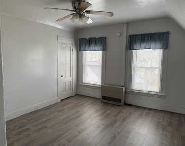 316 Douglas - Photo Thumbnail 4