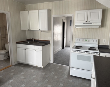316 Douglas - Photo Thumbnail 5
