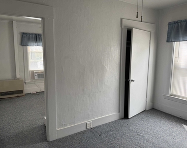 316 Douglas - Photo Thumbnail 13