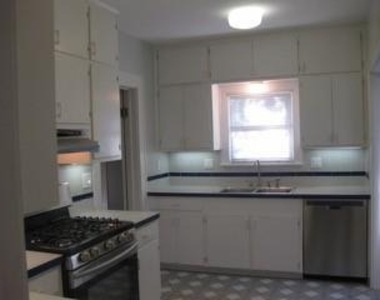 1021 E 16th Street - Photo Thumbnail 6