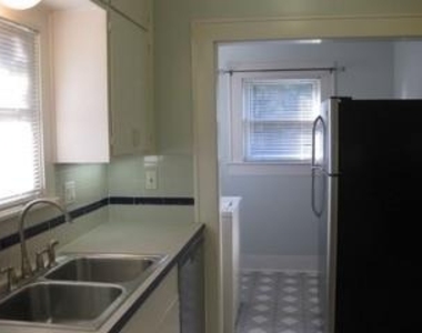 1021 E 16th Street - Photo Thumbnail 4