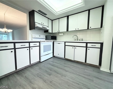 2264 Winkler Avenue - Photo Thumbnail 2