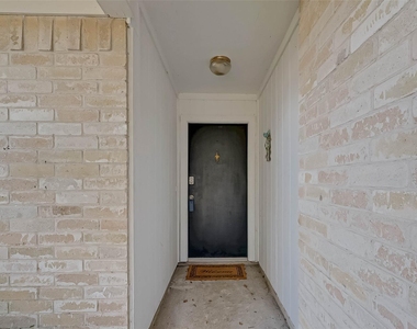 1003 Shadow Mountain Drive - Photo Thumbnail 3