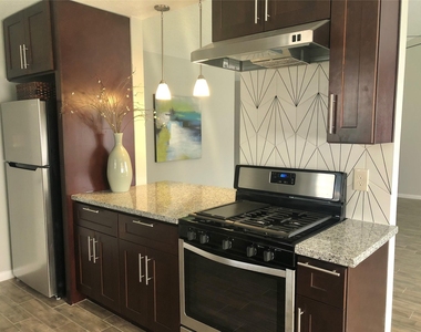 1003 Shadow Mountain Drive - Photo Thumbnail 17