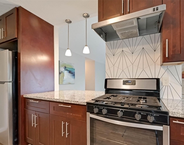 1003 Shadow Mountain Drive - Photo Thumbnail 14