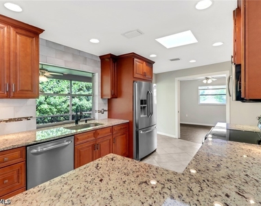 4472 Beechwood Lake Drive - Photo Thumbnail 9
