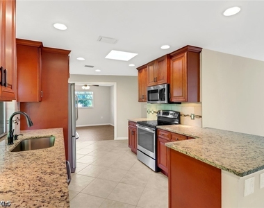 4472 Beechwood Lake Drive - Photo Thumbnail 8