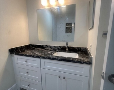 2875 Winkler Avenue - Photo Thumbnail 14
