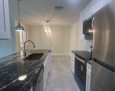 2875 Winkler Avenue - Photo Thumbnail 7