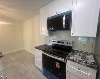 2875 Winkler Avenue - Photo Thumbnail 3