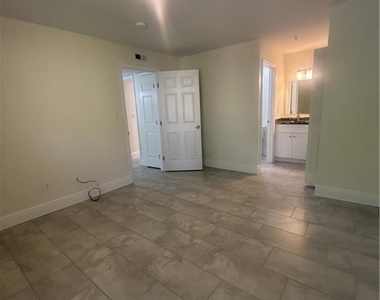 2875 Winkler Avenue - Photo Thumbnail 12
