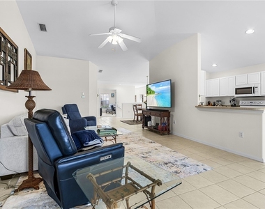 11015 Mill Creek Way - Photo Thumbnail 10