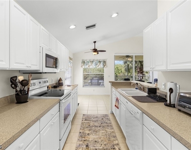 11015 Mill Creek Way - Photo Thumbnail 9