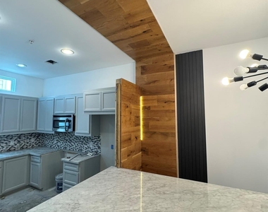 2710 Hullsmith Drive - Photo Thumbnail 8