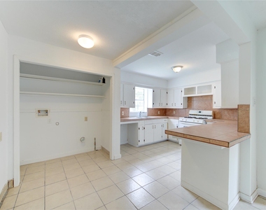 10717 Pillot Street - Photo Thumbnail 7