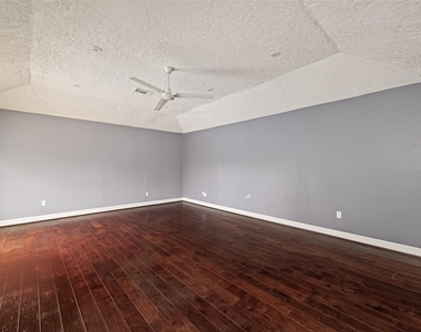 2130 Round Lake Drive - Photo Thumbnail 37