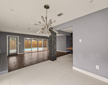 2130 Round Lake Drive - Photo Thumbnail 16