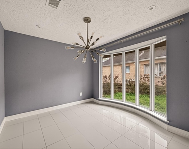 2130 Round Lake Drive - Photo Thumbnail 15