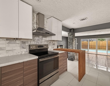 2130 Round Lake Drive - Photo Thumbnail 26