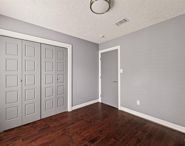 2130 Round Lake Drive - Photo Thumbnail 33