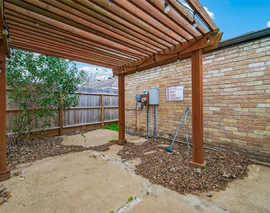 2130 Round Lake Drive - Photo Thumbnail 43