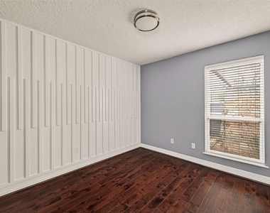 2130 Round Lake Drive - Photo Thumbnail 32