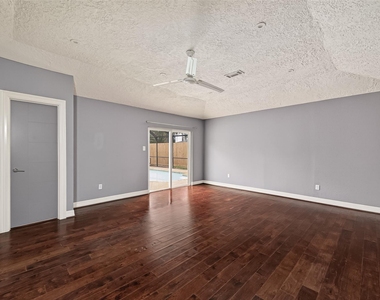 2130 Round Lake Drive - Photo Thumbnail 38