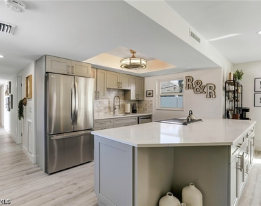 10842 Vanderbilt Drive - Photo Thumbnail 6
