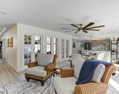 10842 Vanderbilt Drive - Photo Thumbnail 3