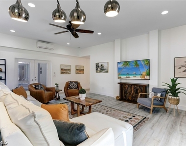 10842 Vanderbilt Drive - Photo Thumbnail 2