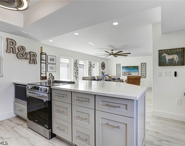 10842 Vanderbilt Drive - Photo Thumbnail 5