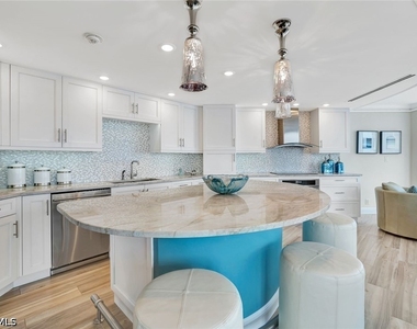 4041 Gulf Shore Boulevard N - Photo Thumbnail 12