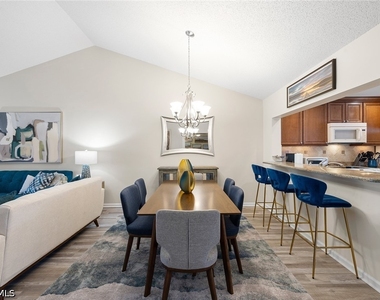 6900 Dennis Circle - Photo Thumbnail 4