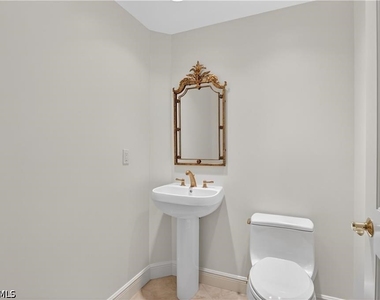 1060 Borghese Lane - Photo Thumbnail 20