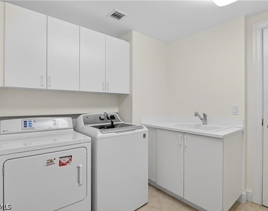 1060 Borghese Lane - Photo Thumbnail 21