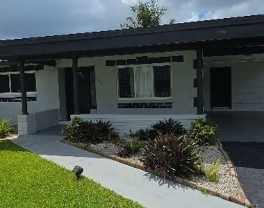 1118 Ne Pine Island Lane - Photo Thumbnail 1