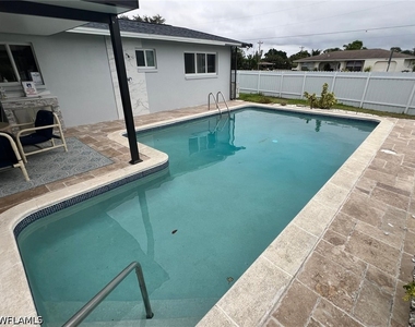 1118 Ne Pine Island Lane - Photo Thumbnail 27