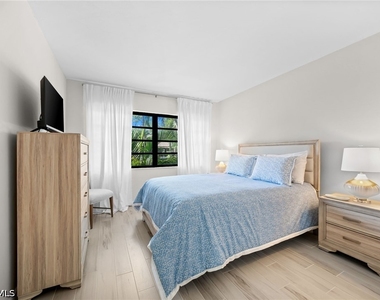 1808 Kings Lake Boulevard - Photo Thumbnail 15