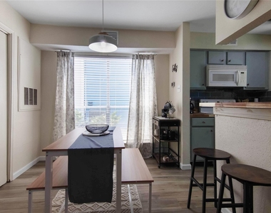 3506 Cove View Boulevard - Photo Thumbnail 7