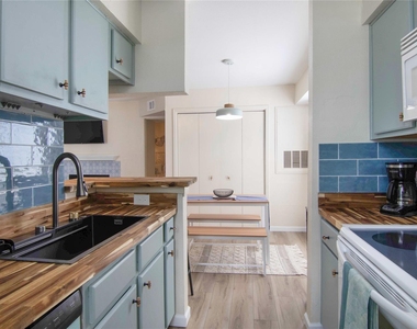 3506 Cove View Boulevard - Photo Thumbnail 10