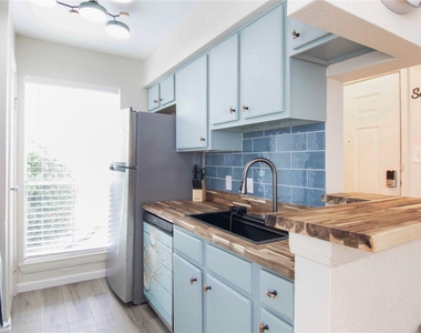 3506 Cove View Boulevard - Photo Thumbnail 8
